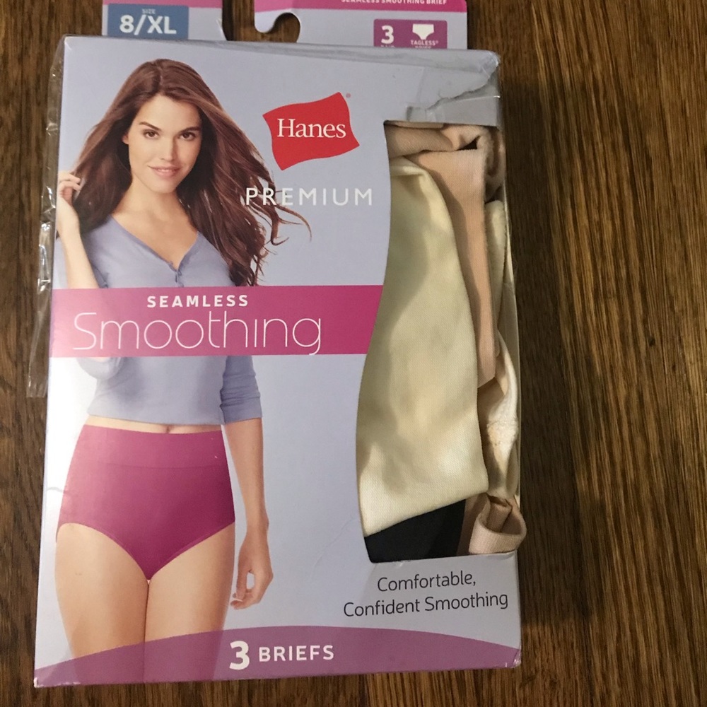 Women’s Hanes 3 Pack Briefs Size 8(XL)